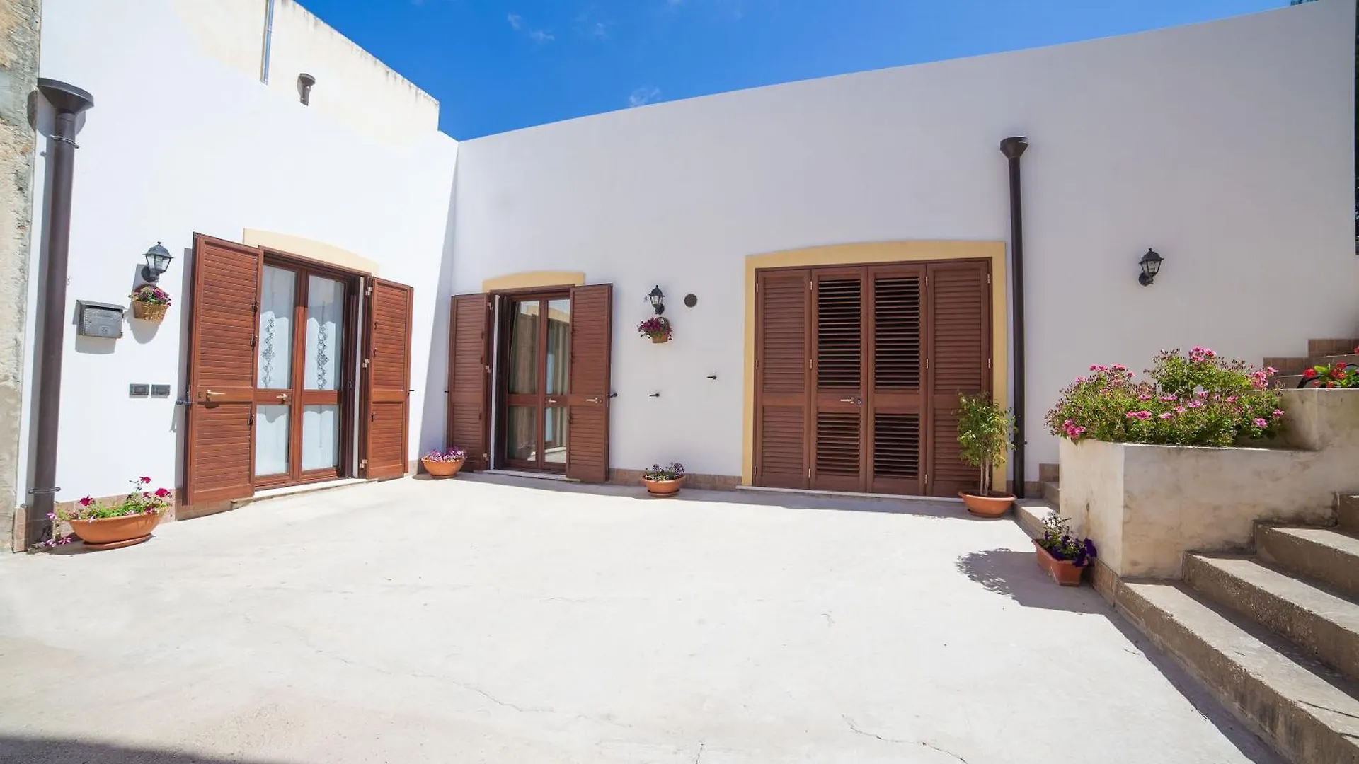B&B Bianco Sale Rilievo Italy